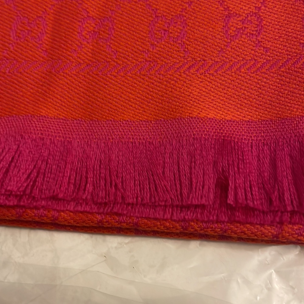 NWT Gucci wool patterned scarf. - Picture 5 of 5